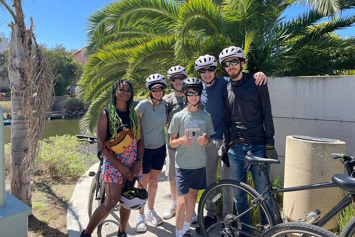Santa Monica and Venice Beach 3-Hour Bike Guided Tour  - Photo 1 of 3